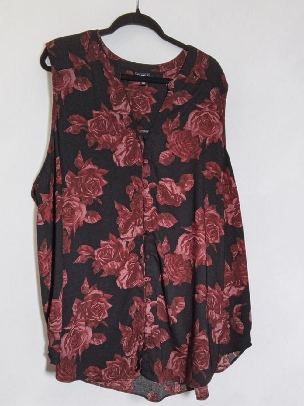 Torrid Floral Button-Front Sleeveless Top - Black with Burgundy Roses